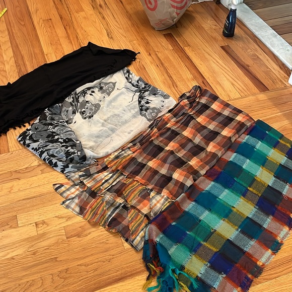 An assortment of scarves! - Picture 8 of 8